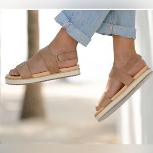 NISOLO Go-To Flatform Sandal in Almond